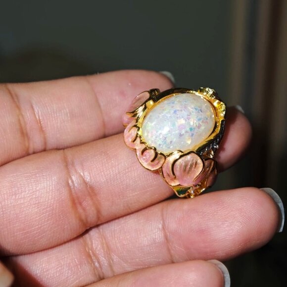 Vintage Style Large Oval Opal Ring - Picture 6 of 6